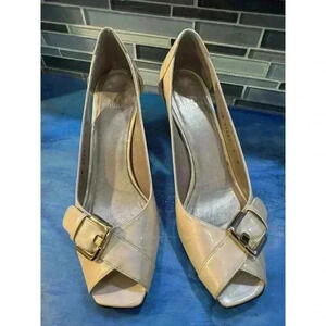 Stuart Weitzman 7 N Beige Patent Leather Peep Toe 3” Wedge Heels